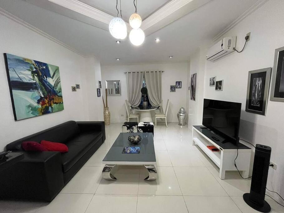 Kandi Big 1 Bedroom King Bed, Free Housekeeping, Wi-Fi Angeles Luaran gambar