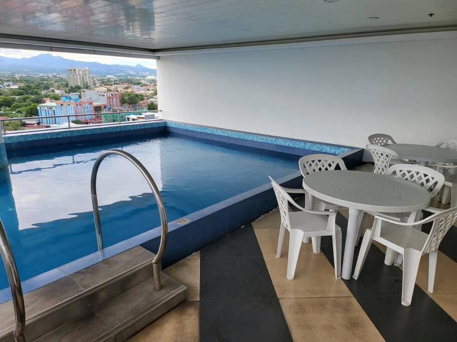 Kandi Big 1 Bedroom King Bed, Free Housekeeping, Wi-Fi Angeles Luaran gambar
