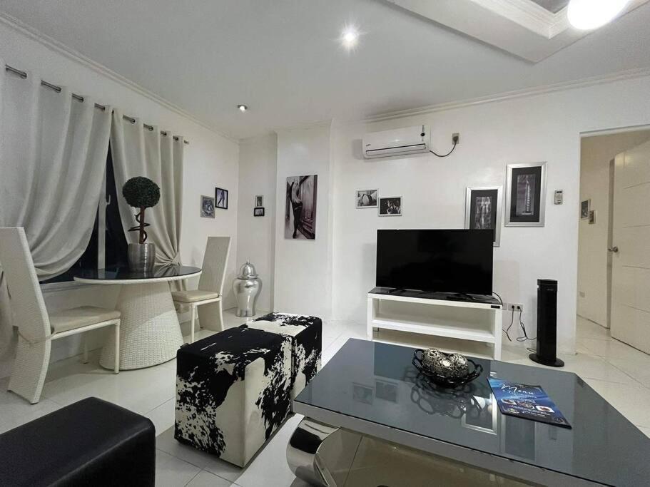 Kandi Big 1 Bedroom King Bed, Free Housekeeping, Wi-Fi Angeles Luaran gambar